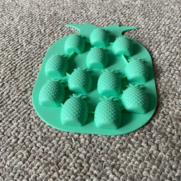Sea foam Green Pineapple Icecube Tray, Silicone - Picture 3 of 4